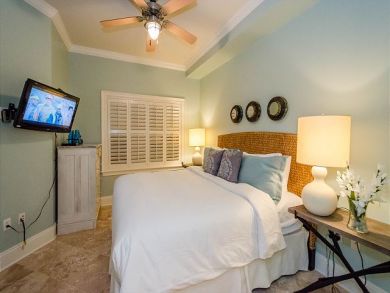 Santa Rosa Beach Vacation Condo Sleeps Ten Guests.